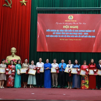 Công đoàn Trường Đại học dược Hà Nội có hai viên chức và sáu cháu con viên chức được biểu dương Công đoàn Y tế Việt Nam biểu dương
